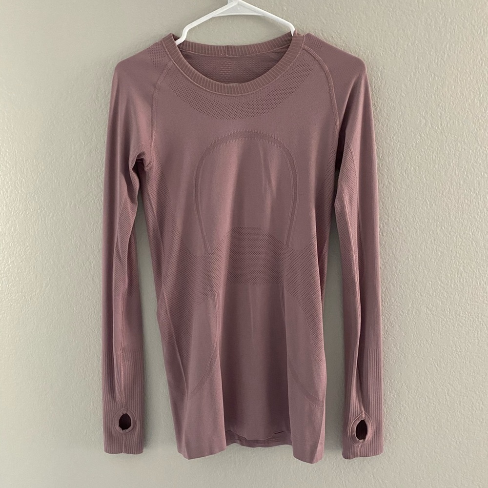 LULULEMON LONG SLEEVE SWIFTLY TOP! size 6